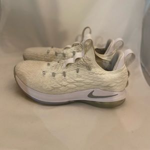 Nike Lebron 15 White Metalic!